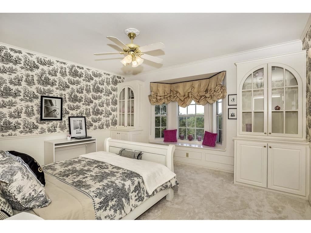 4504-Tour-18-FM-pretty-room-1024x768