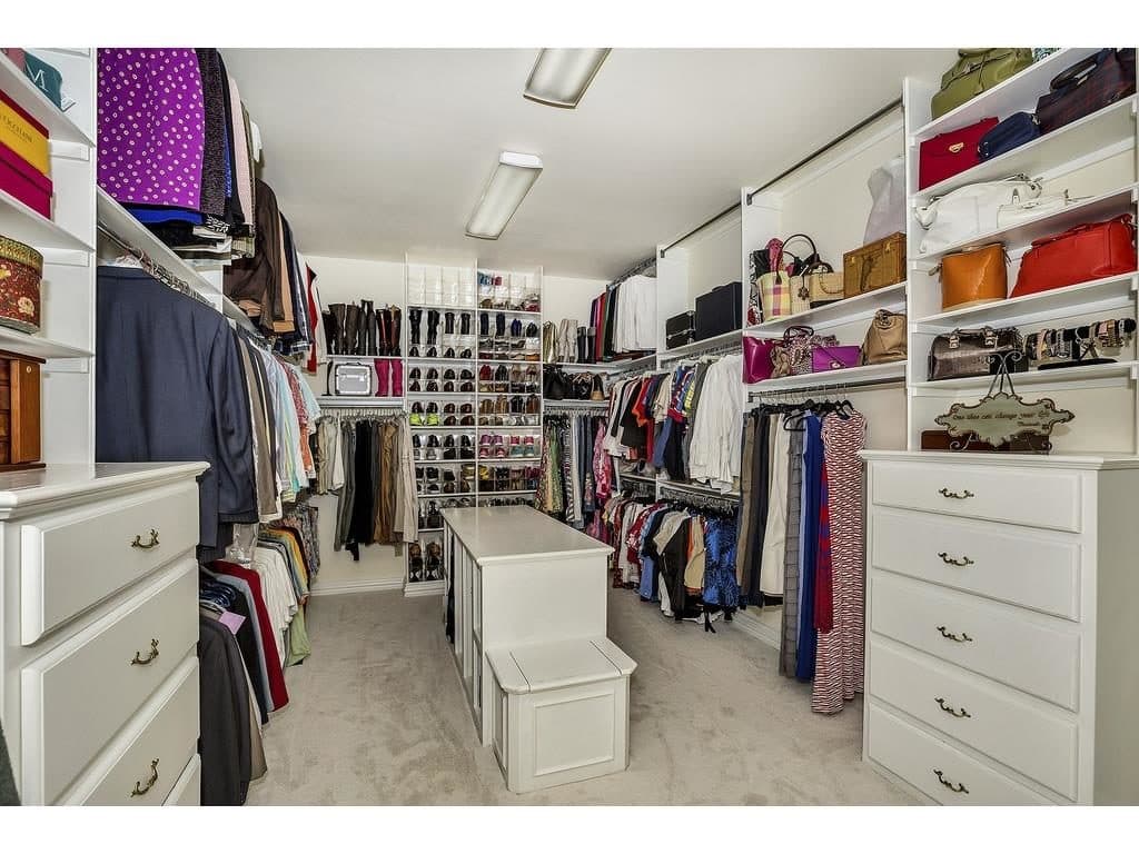4504-Tour-18-master-closet-1024x768