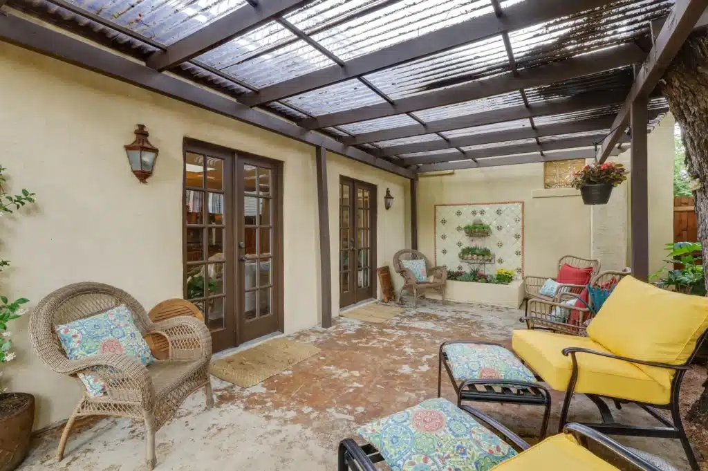 4525-Junius-St-Alamo-House-Sweetest-Badge-1024x678