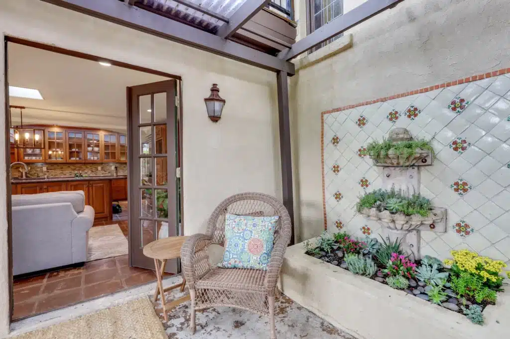 4525-Junius-St-Alamo-House-Sweetest-Badge-1024x678