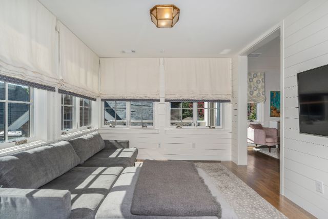 4536_Belclaire_Ave-1