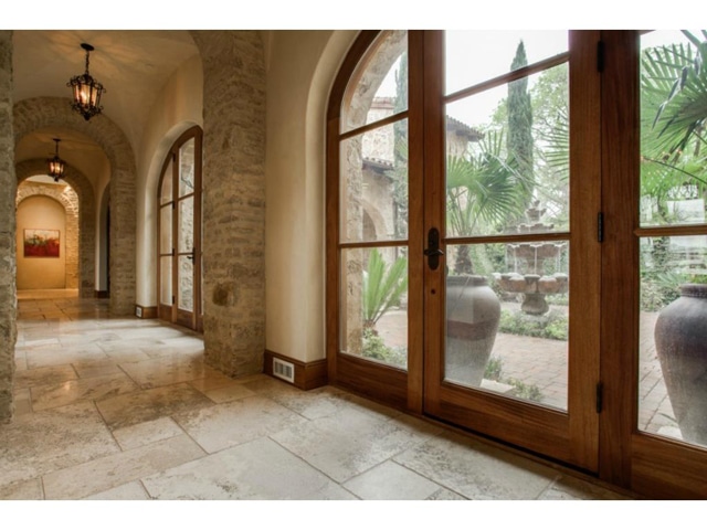 4636-Chapel-Hill-Hallway