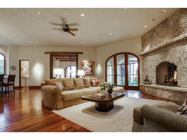 4636-Chapel-Hill-Keeping-Room