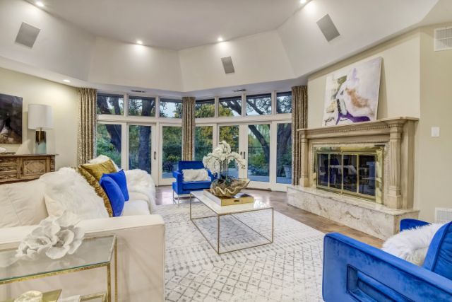 03_7_Kingsgate-Front-Door-Dusk-1103_mls