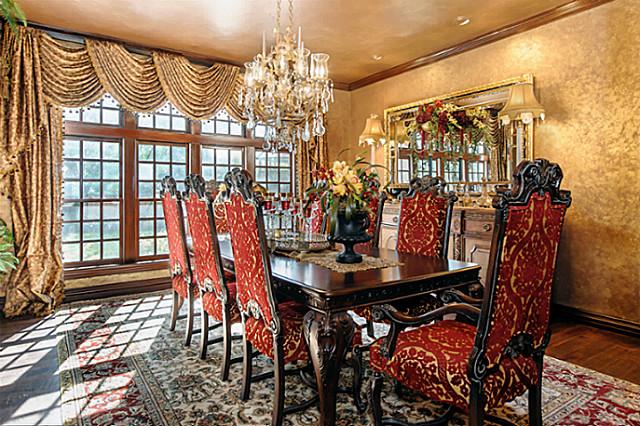 4707-Chapel-Hill-dining