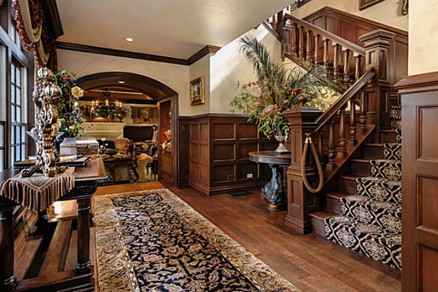 4707-Chapel-Hill-foyer