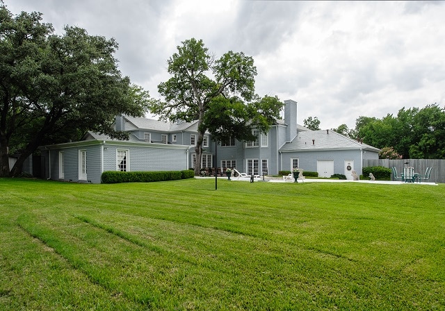 4907Deloache201H.jpggrounds