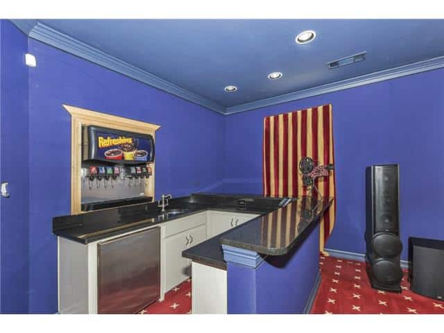 50-Picadilly-Park-media-bar