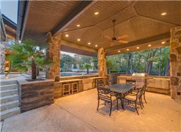 5006-Brazos-cabana-swim-up-bar