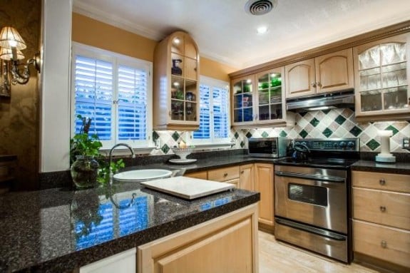 5029-Pershing-Kitchen-575x383