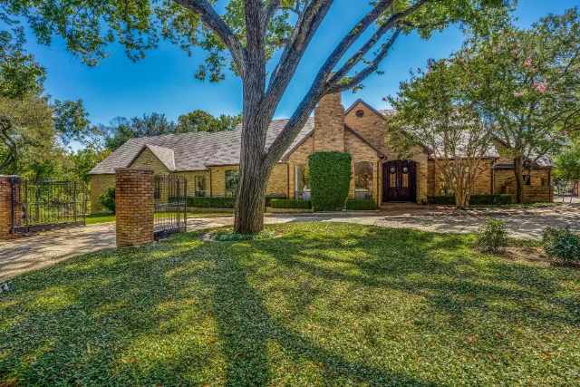 5054-Lakehill-Court-1
