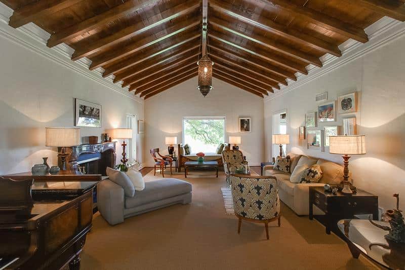 52-valley-rideg-living-2