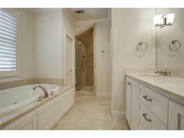 5234-Monticello-her-bath