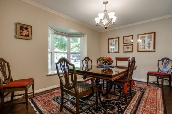 524-Northlake-Dining-575x383