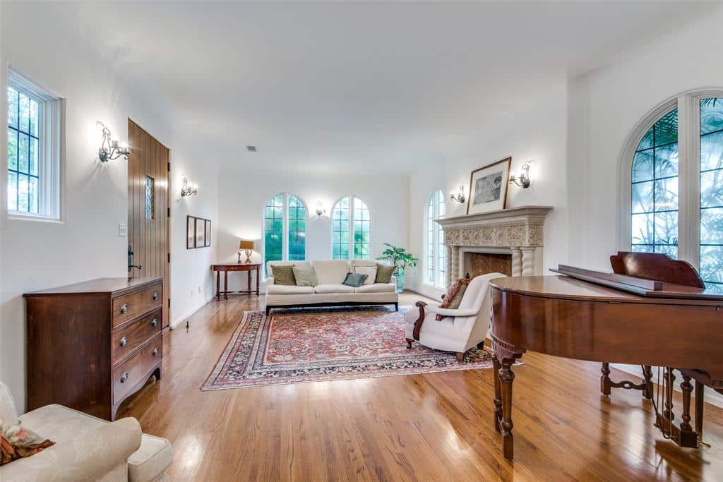 5301-Miramar-front-door