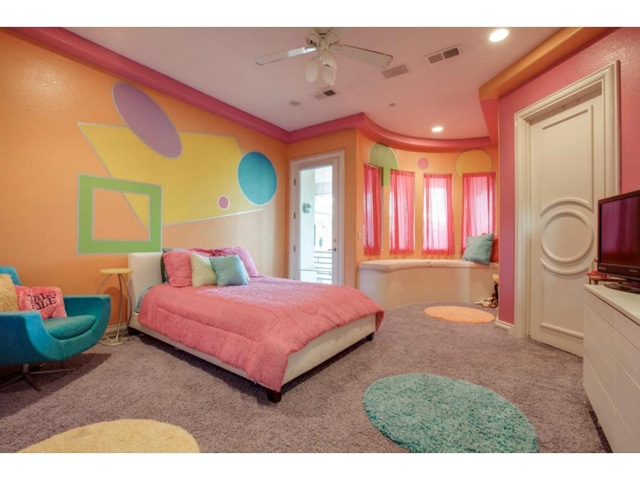 533-White-Chapel-Girls-Room