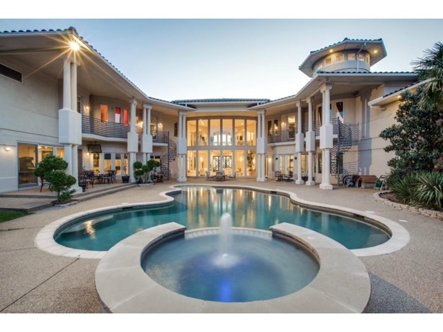 533-White-Chapel-Pool