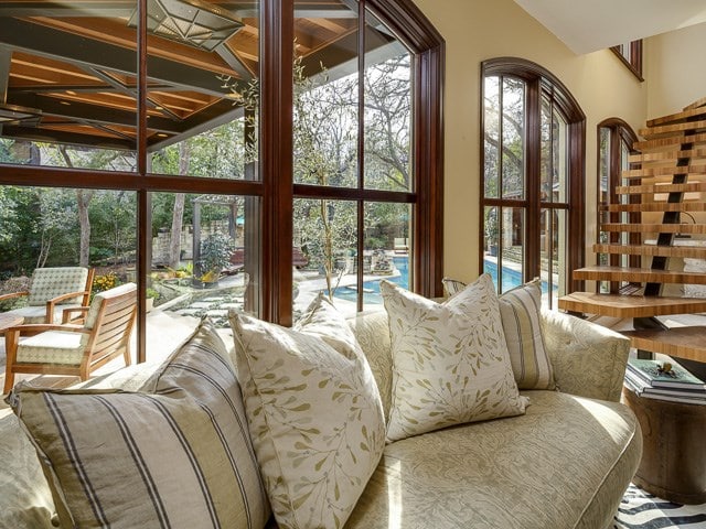 5344-Surrey-Circle-den