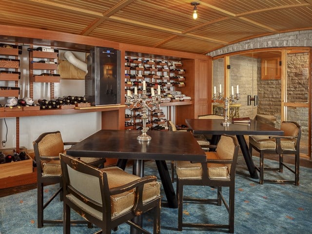 5433-Surrey-Circle-wine