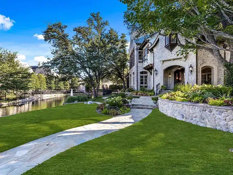 CD004A06-6463-46B2-96C2-39D967823937