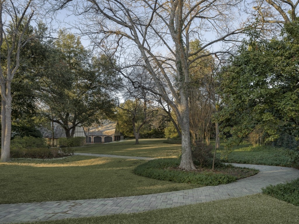 5505-Chatham-Hill-grounds-1024x768