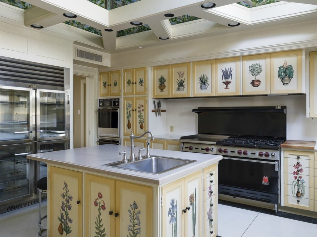 5505-Chatham-Hill-kitchen-2-1024x768