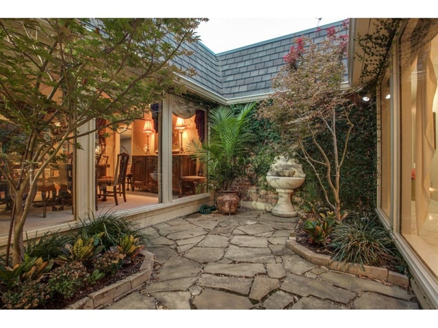 5505-Northaven-Courtyard