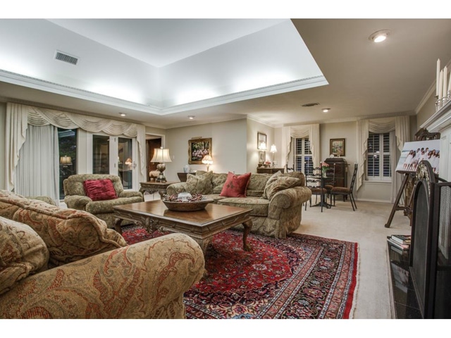 5505-Northaven-Living-2