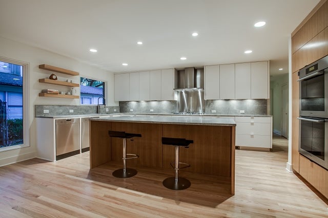 5526-W-University-Kitchen