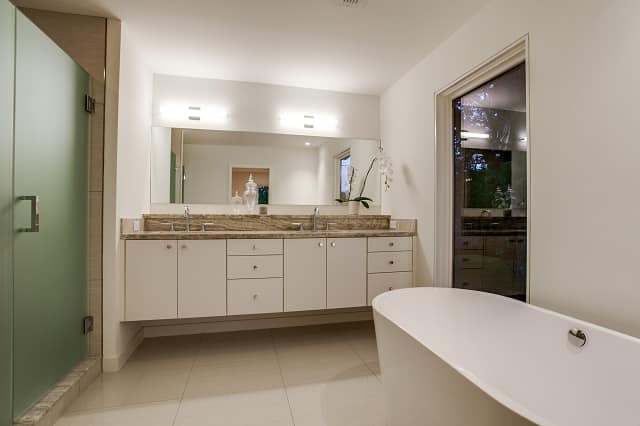 5526-W-University-Master-Bathroom