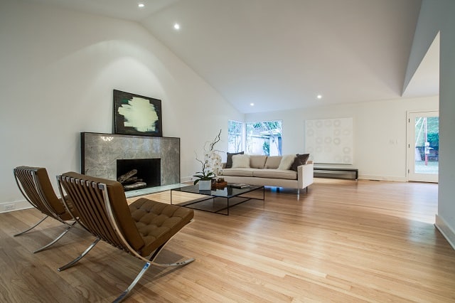 5526_W-_University__Living_Room