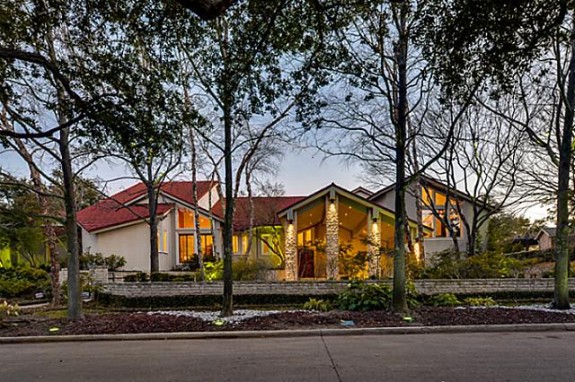 5618-Harbortown-front-ext-575x382