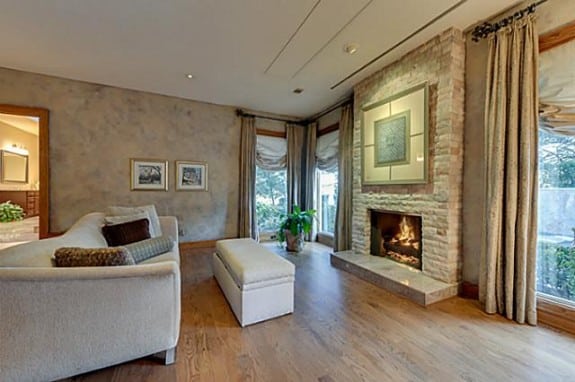 5618-Harbortown-master-sitting-575x382