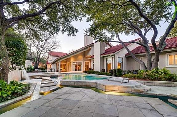 5618-Harbortown-rear-pool-575x382