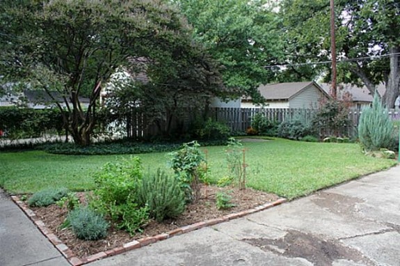 5625-McCommas-Backyard-575x382