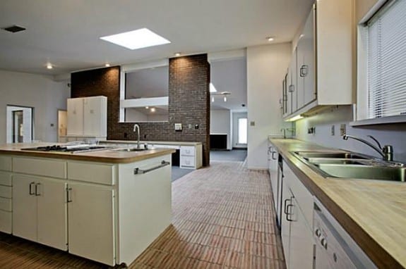 5706-Overdowns-kitchen-before-575x382