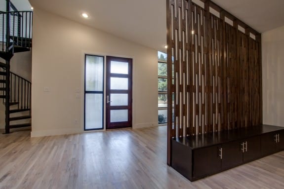 5706_OverDowns_KellyLogsdonRush-41-575x383