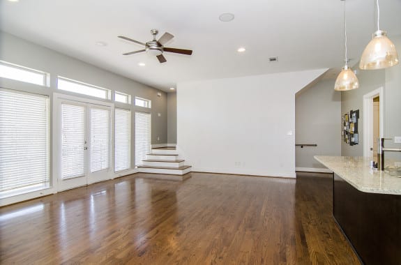 5711-Ross-Ave-Living-575x380