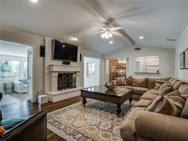 5714-Surrey-Square-b