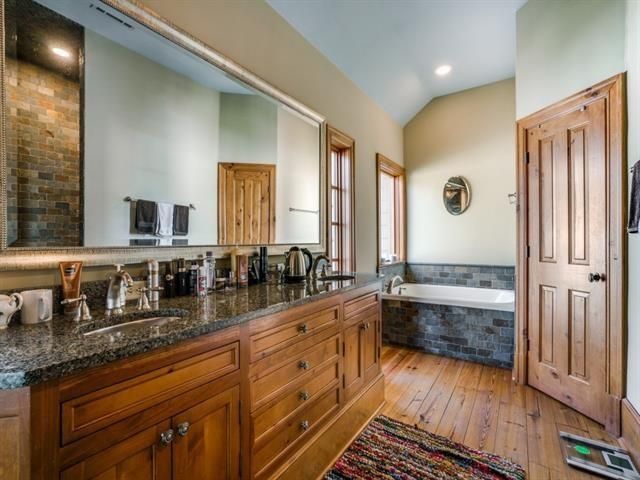 5726-Vickery-master-bath1