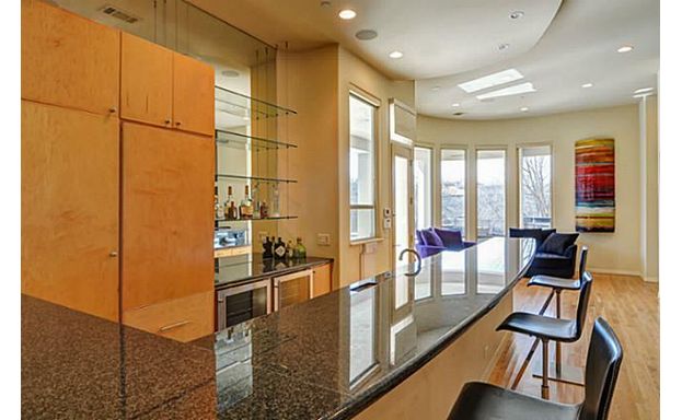 5771-Chamberlyne-Drive-bar