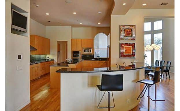 5771-Chamberlyne-Drive-kitchen