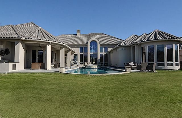 5771-Chamberlyne-Drive-rear-pool-view