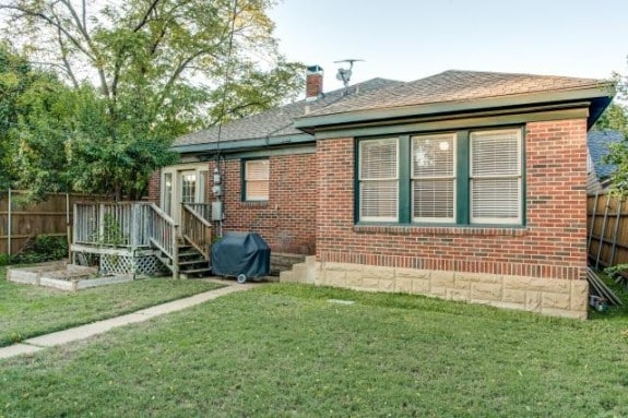 5802-Moticello-Backyard-575x383