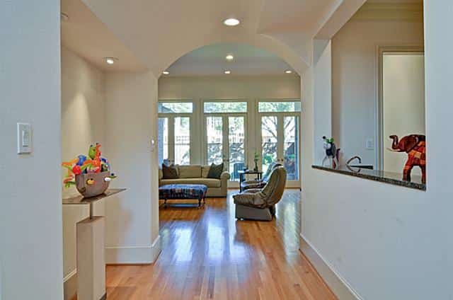 5827-Waggoner-foyer