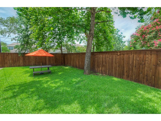 5830-Goodwin-Backyard-2
