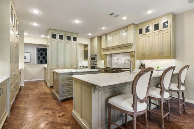 03_7_Kingsgate-Front-Door-Dusk-1103_mls