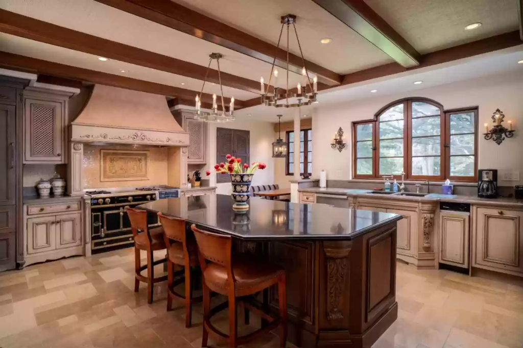 Hutchinson-Carmel-mug-1024x584
