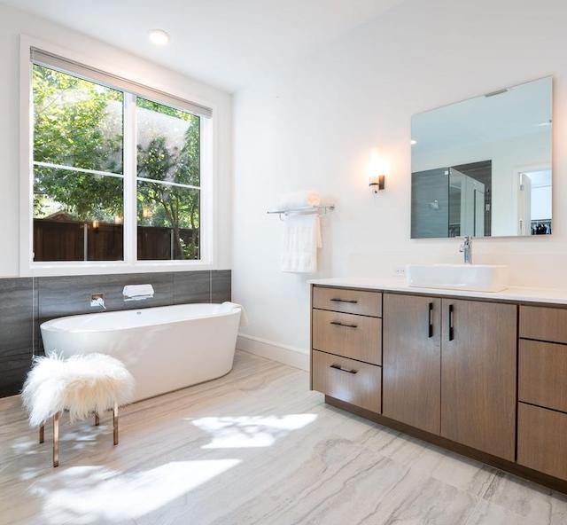 5e03ec350033570a2d3ed27e2f6ef385l-b3038048193od-w1024_h768