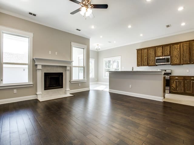 600-Hollywood-Living-Kitchen
